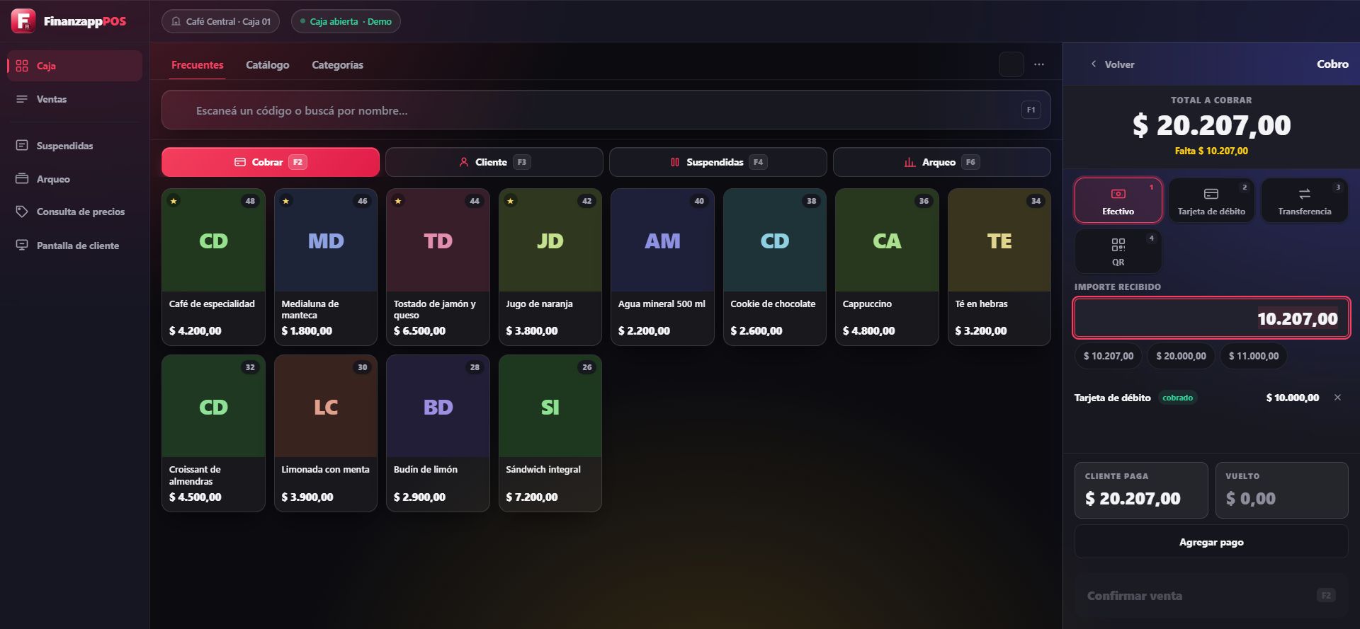 Panel real de cobro FinanzApp POS con parte pagada con débito y saldo a completar en efectivo